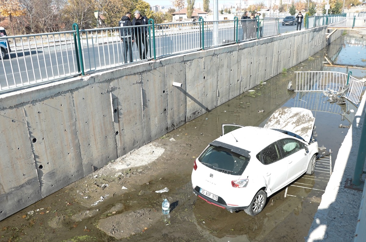 Kayseri'de Hemşire Otomobil Kazasında Yaralandı