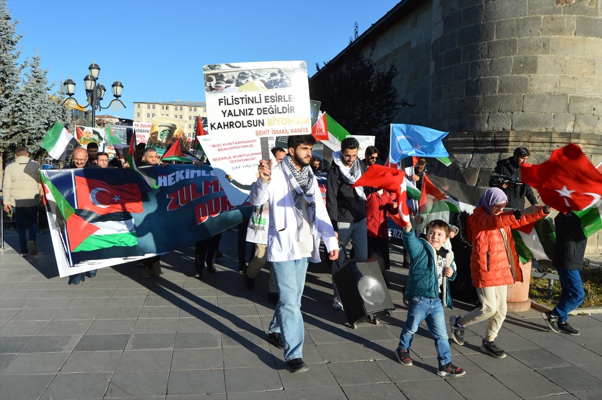 Erzurum'da Sağlık Çalışanlarından Gazze İçin Sessiz Yürüyüş