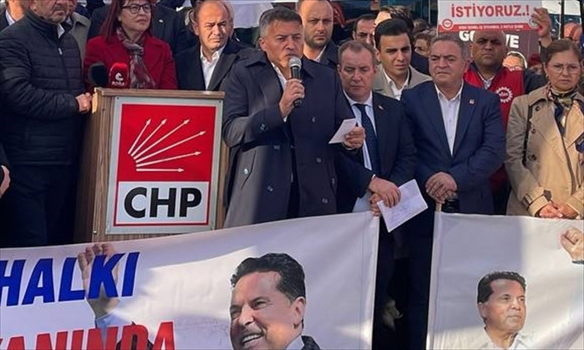 Esenyurt'ta CHP Genel Başkan Yardımcısı Ulaş Karasu Protesto Etkinliğinde Konuştu