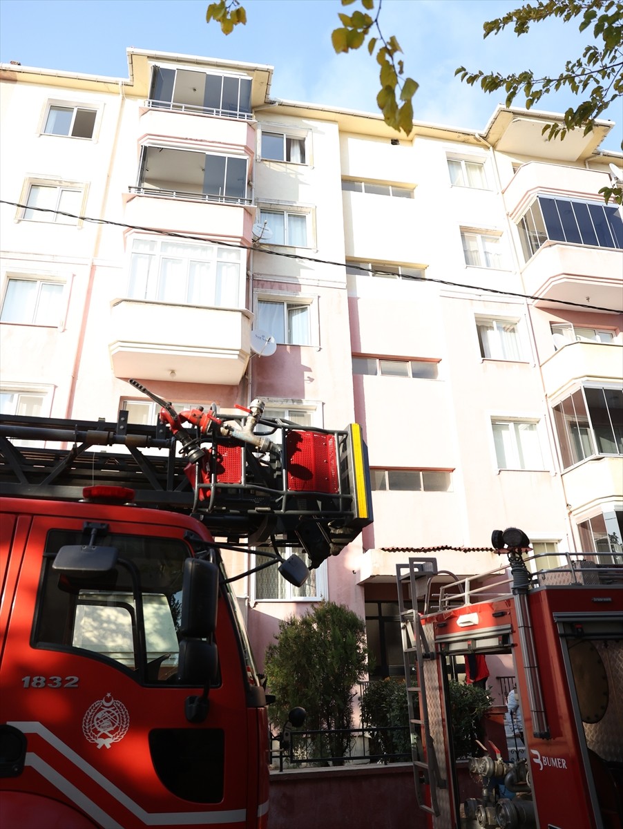 Kırklareli'nde Apartman Çatısında Yangın Çıktı