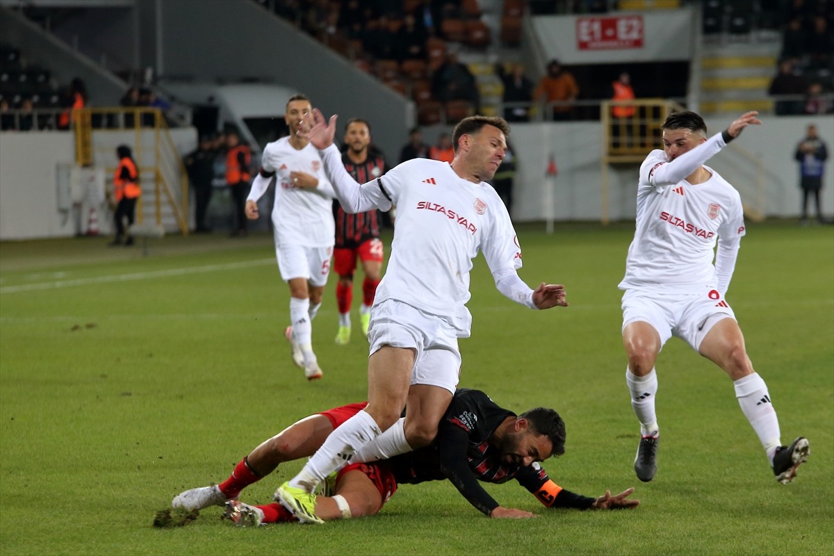 Ahlatcı Çorum FK, Pendikspor'u Devirdi