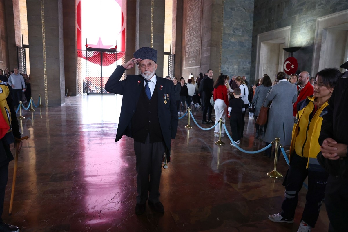 Kore Gazisi Şerafettin Baran Anıtkabir'i Ziyaret Etti