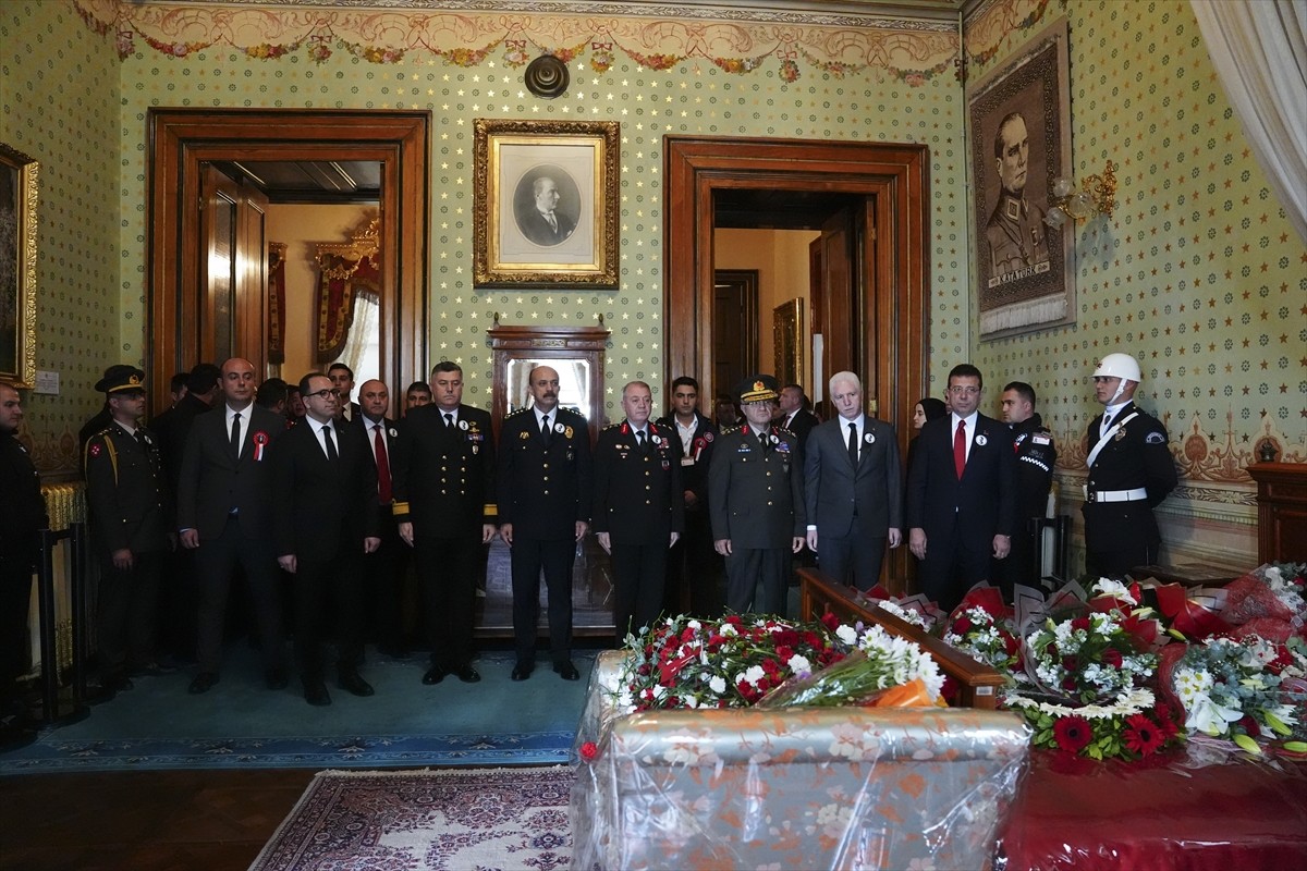 İstanbul Valisi Gül, Atatürk'ün Dolmabahçe Sarayı'nı Ziyaret Etti