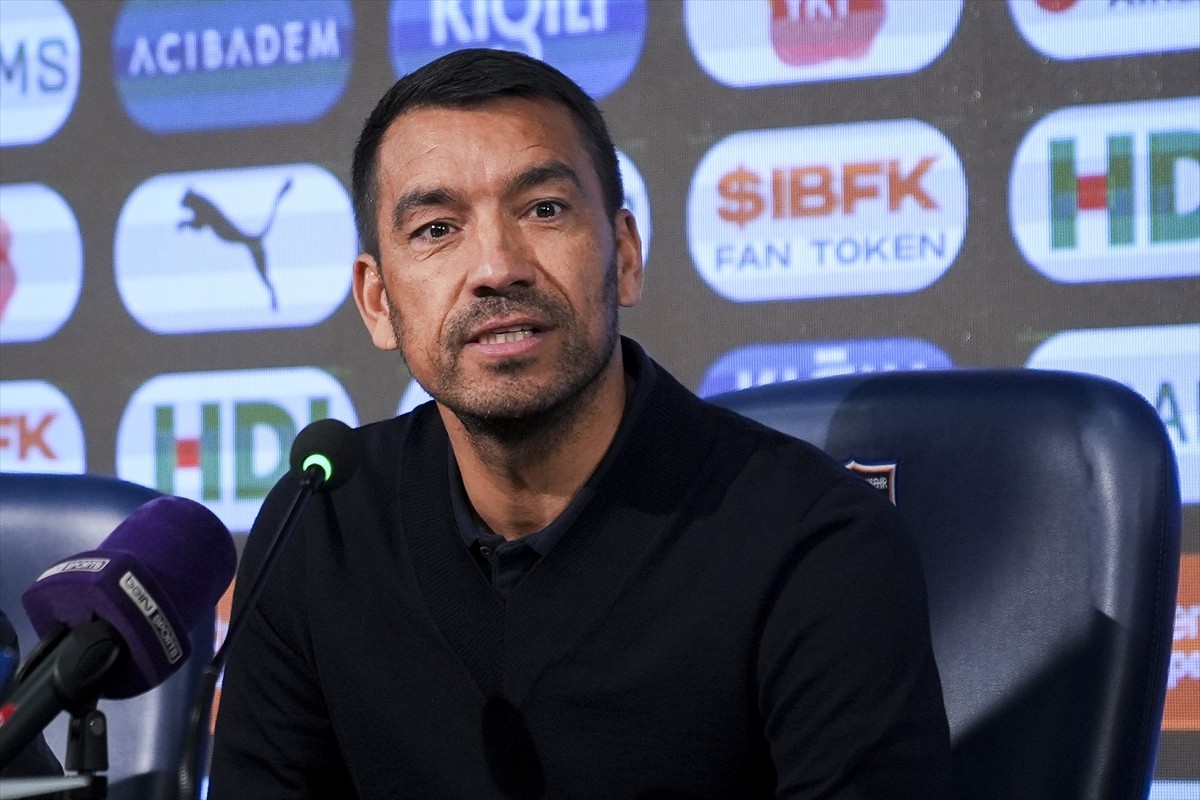 Giovanni van Bronckhorst'tan Beşiktaş'ın Durumu Hakkında Açıklamalar