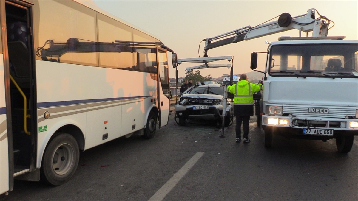 Yalova'da Zincirleme Trafik Kazası: 4 Yaralı