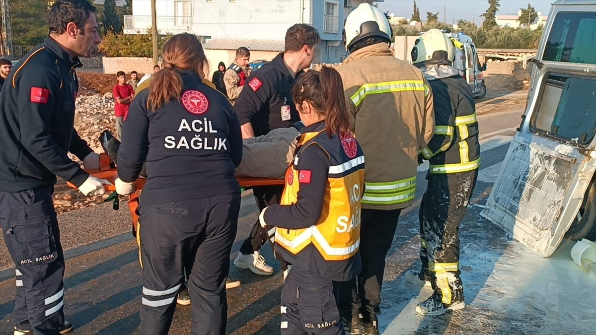 Mardin'de Tur Otobüsü ile Minibüs Çarpıştı: 5 Yaralı