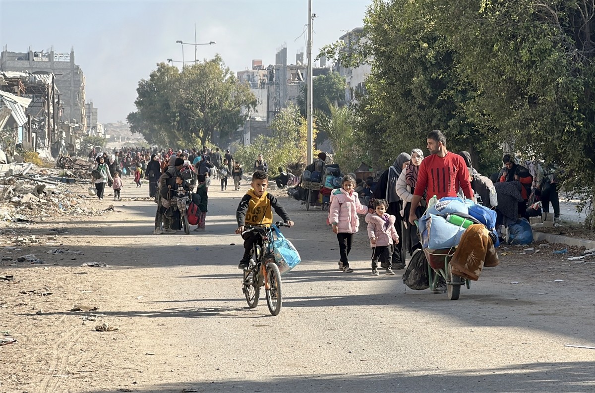 İsrail, Beyt Hanun'da Yüzlerce Filistinliyi Silah Zoruyla Göç Ettirdi