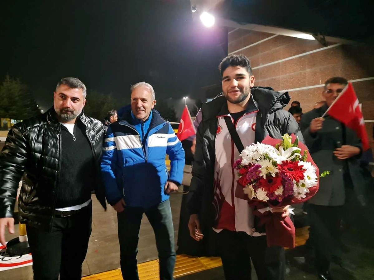 Hakan Koç, Avrupa Kick Boks İkincisi Olarak Erzurum'da Coşkuyla Karşılandı