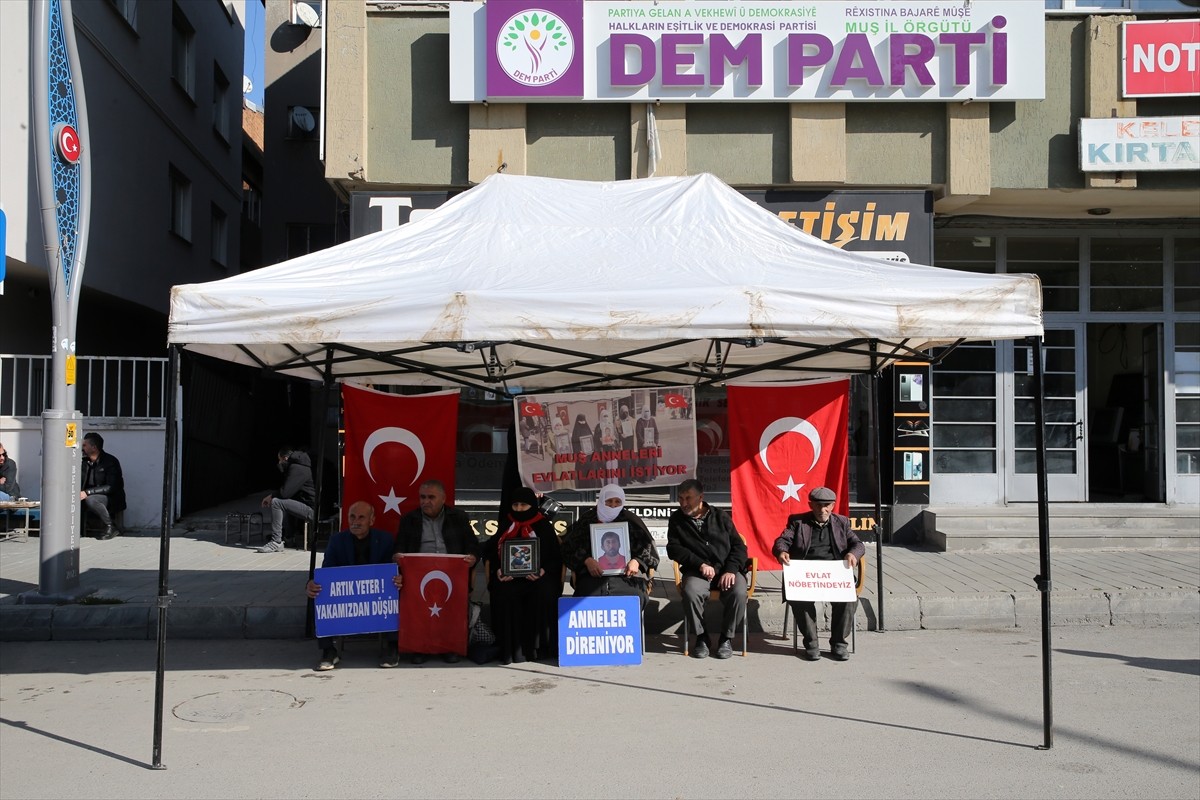 Muş'ta Ailelerin PKK'ya Karşı Eylemi Devam Ediyor