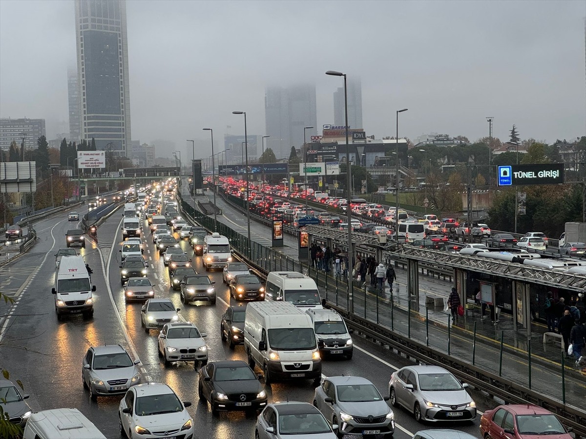 İstanbul Trafik Yoğunluğu: Mesai Sonunda Artış