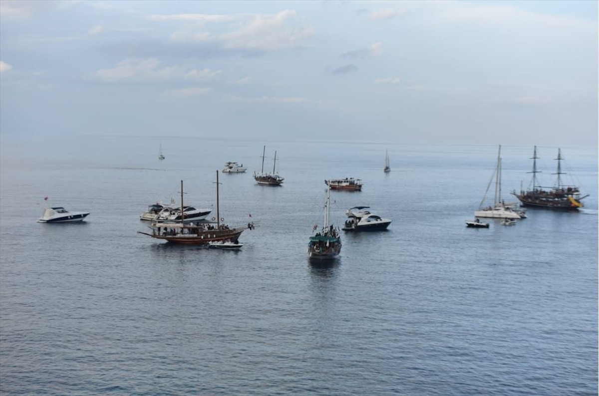 SOLOTÜRK, KKTC'nin 41. Kuruluş Yıl Dönümünde Gösteri Uçuşu Düzenledi