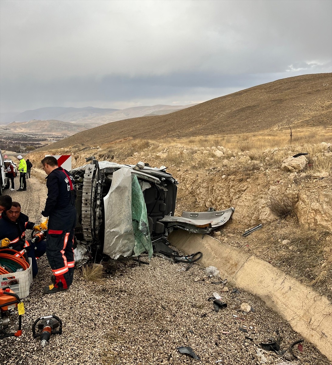 Malatya'da Otomobil Devrildi: 5 Yaralı