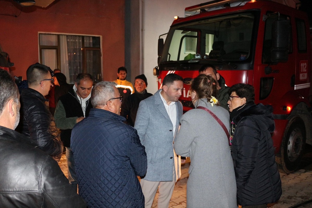 Çanakkale'nin Biga İlçesinde Yangın: 3 Ev Zarar Gördü