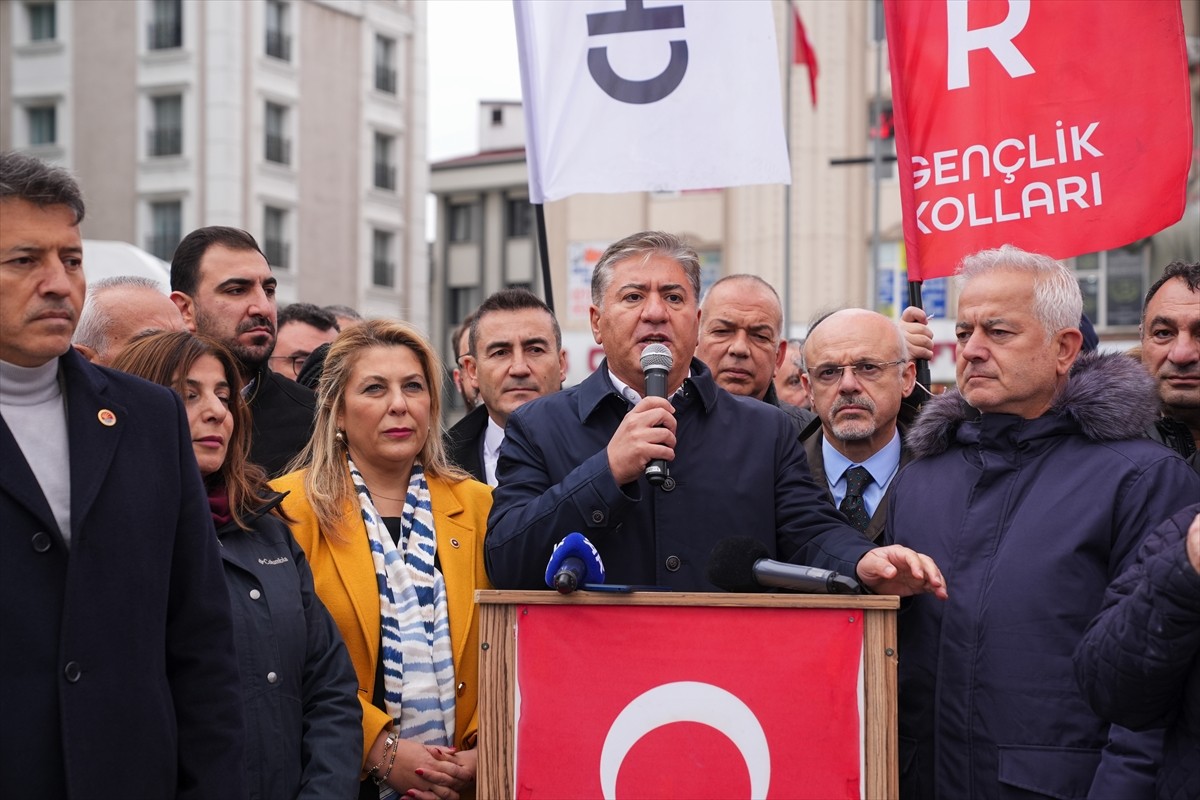 CHP Eylemleri Esenyurt'ta Sürüyor