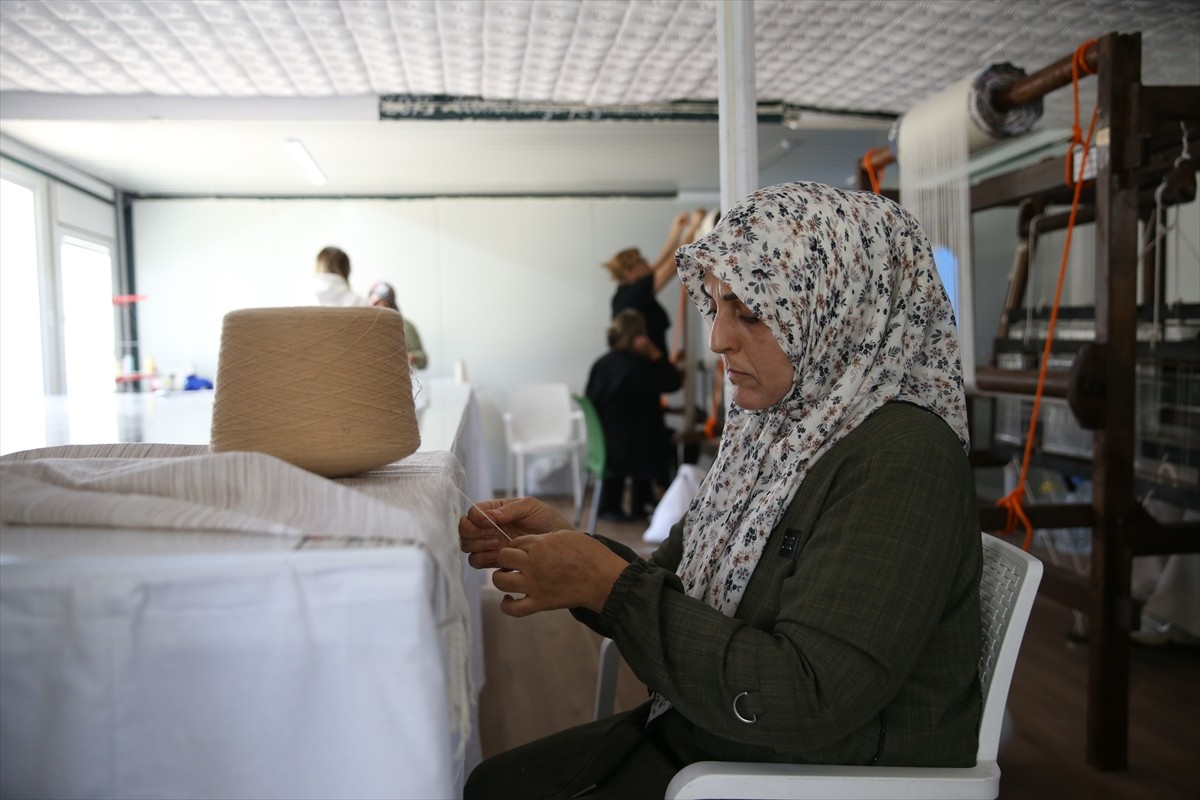 Hatay'da Kadınlar İçin İpek Dokumacılığı Kursu Açıldı