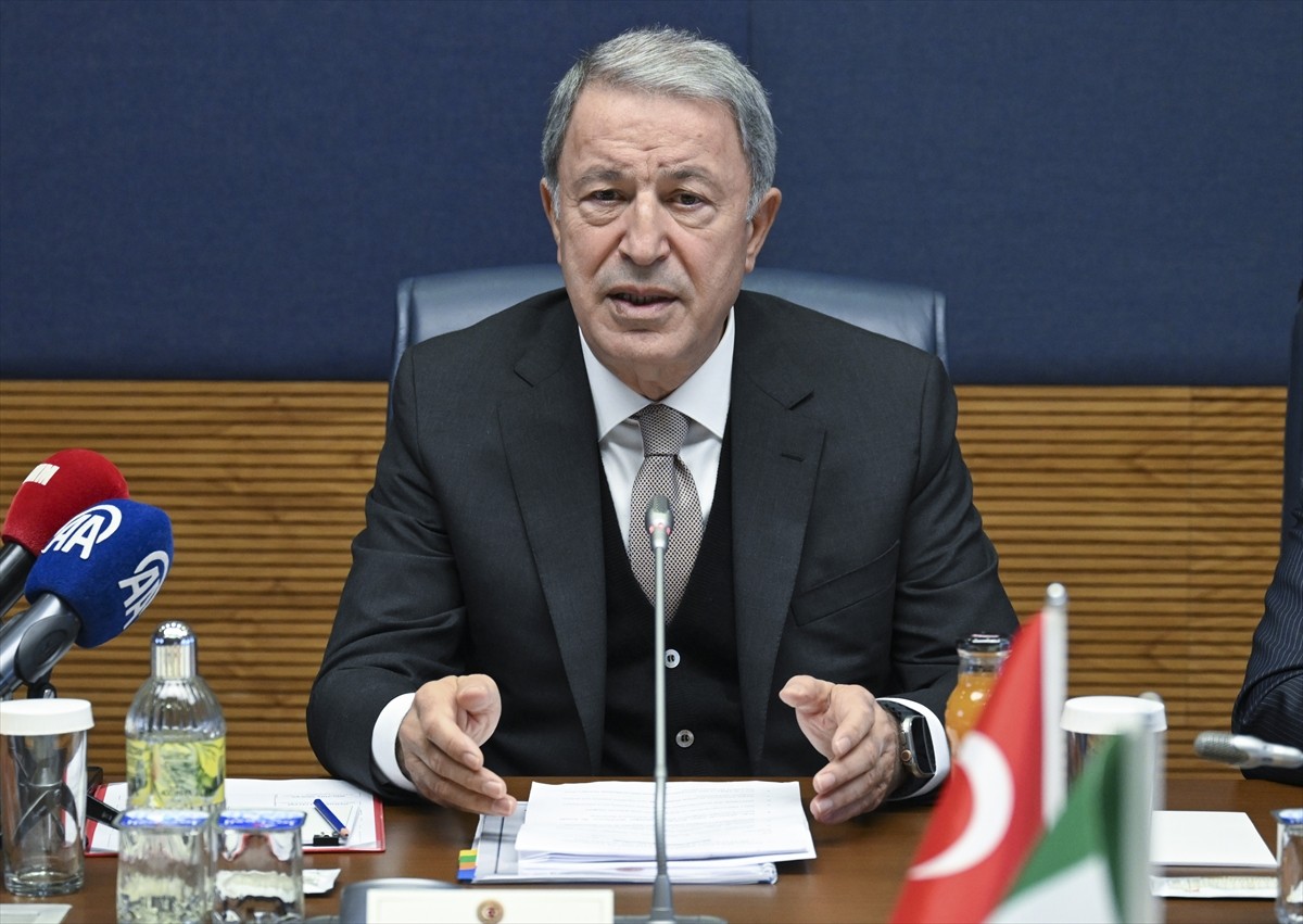 Hulusi Akar, Italya Senatosu Heyeti ile Görüşme Gerçekleştirdi