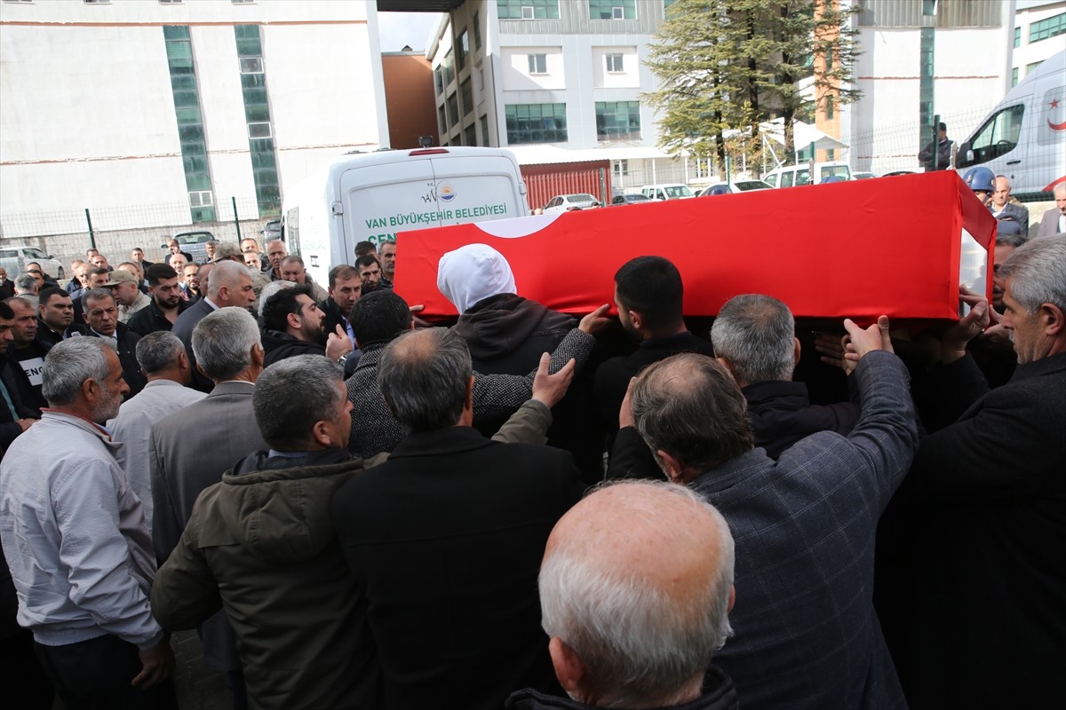 Bitlis'teki Kalp Krizi Sonrası İki Güvenlik Korucusunun Cenazesi