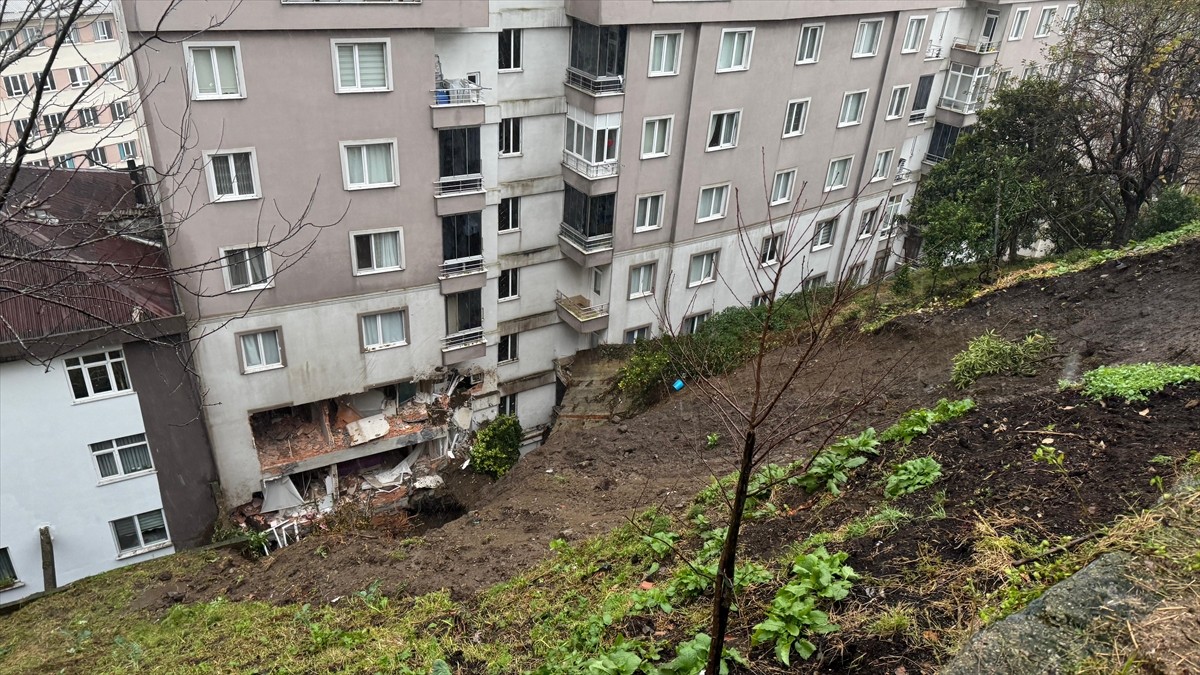 Rize'de Toprak Kayması: 1 Ölü, 4 Yaralı