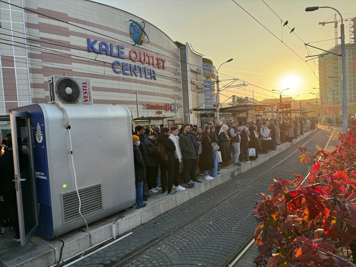 İstanbul'da Trafik Yoğunluğu ve Toplu Ulaşım Sorunları