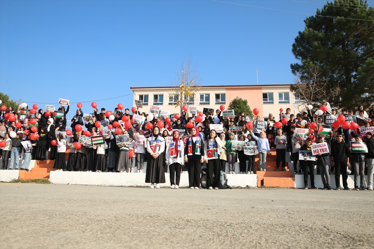 Sakarya'da Öğrenciler Filistinli Çocuklar İçin Tek Yürek Oldu