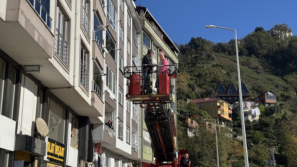 Rize'deki Heyelan Sonrası Tahliye Çalışmaları Devam Ediyor