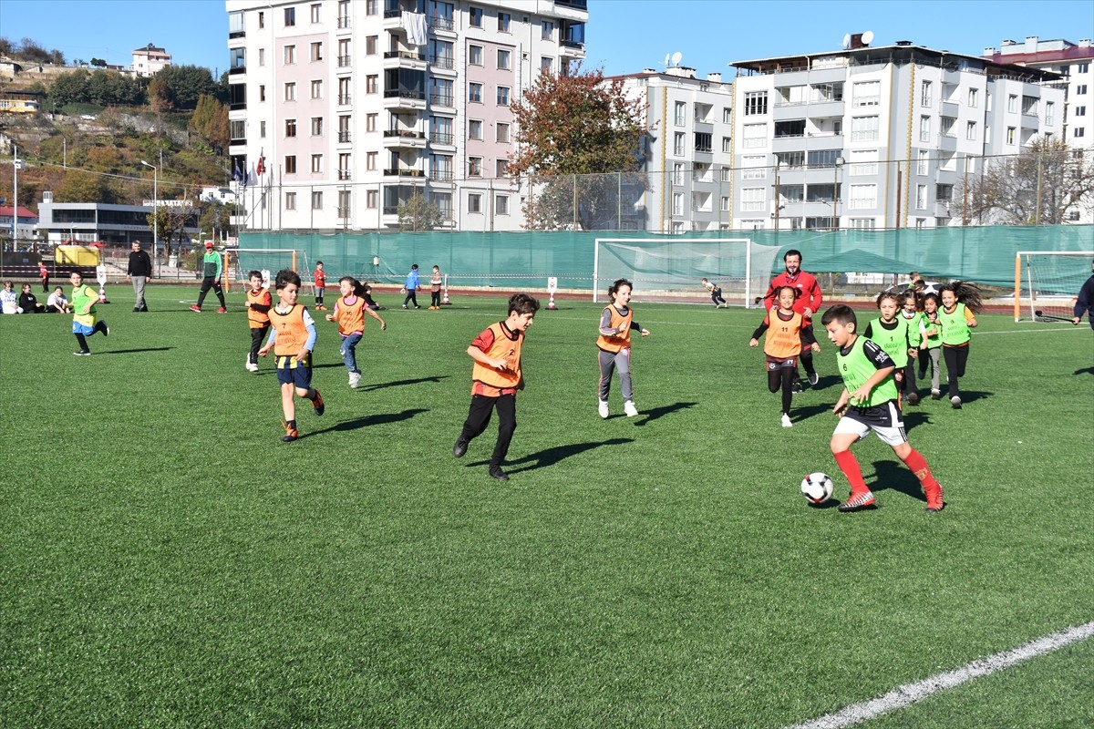 Artvin'de 13. Grassroots Herkes İçin Futbol Şenliği Başladı