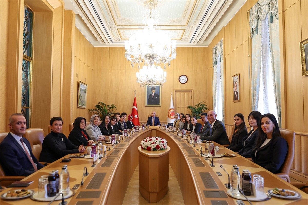 TBMM Başkanı Kurtulmuş, Çocuk Temsilcilerini Kabul Etti