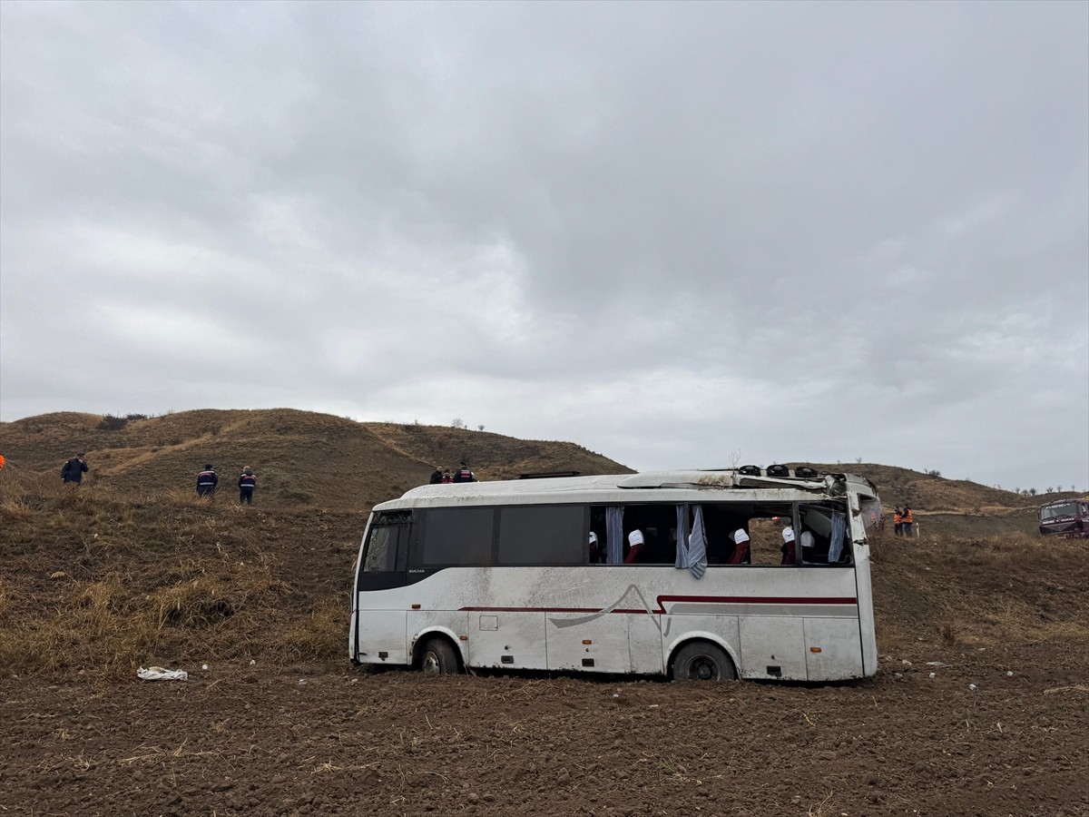 Çankırı'da Midibüs Devrildi: 29 Yaralı