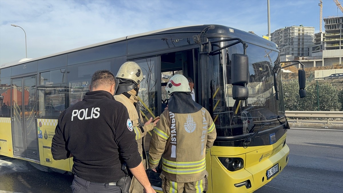 Pendik'te İETT Otobüsünde Yangın Çıktı