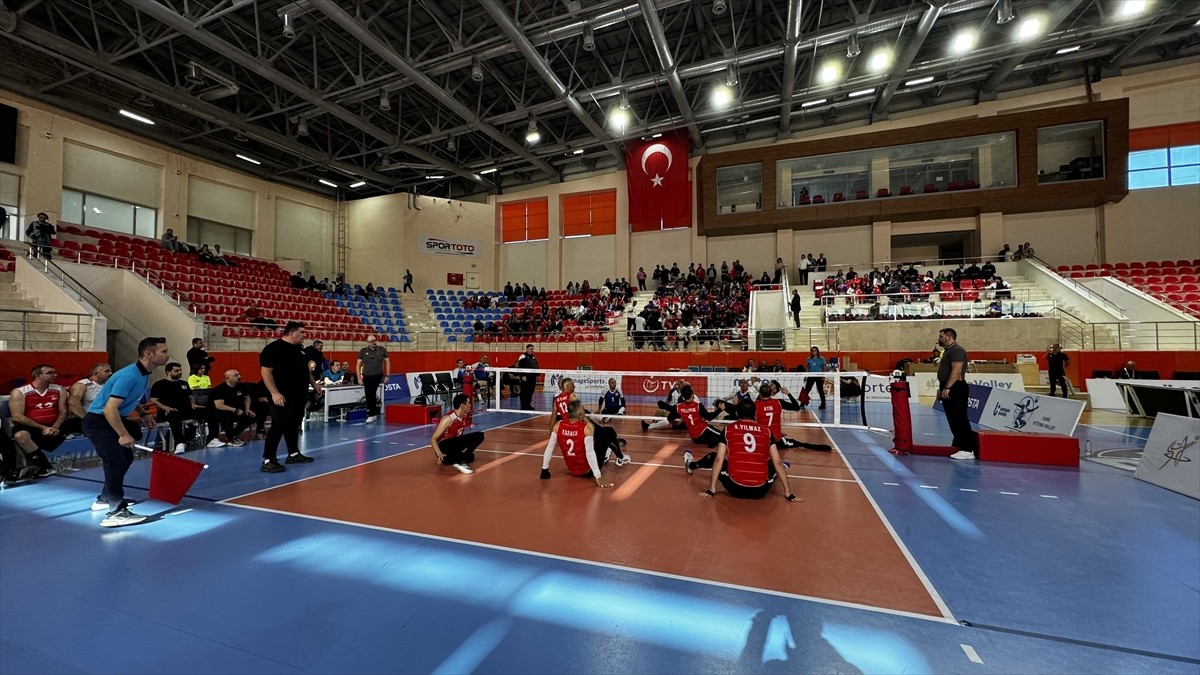 Burdur'da Oturarak Voleybol Avrupa Şampiyonası B Kategorisi Başladı