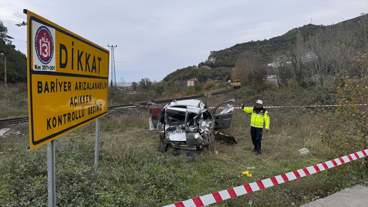 Zonguldak'ta Trajik Tren Kazasında Hayatını Kaybeden Çocuğun Cenazesi Defnedildi