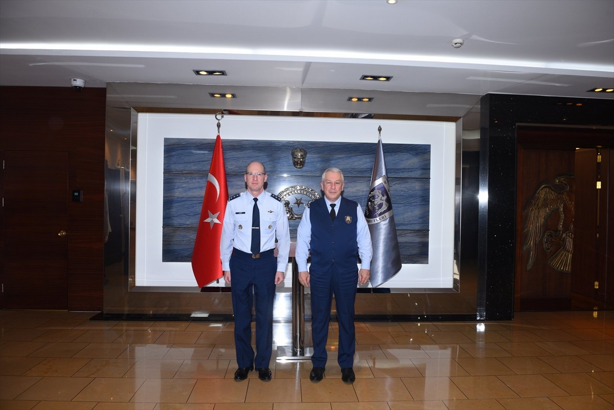 Hava Kuvvetleri Komutanı Kadıoğlu, Korgeneral Hinds ile Görüştü