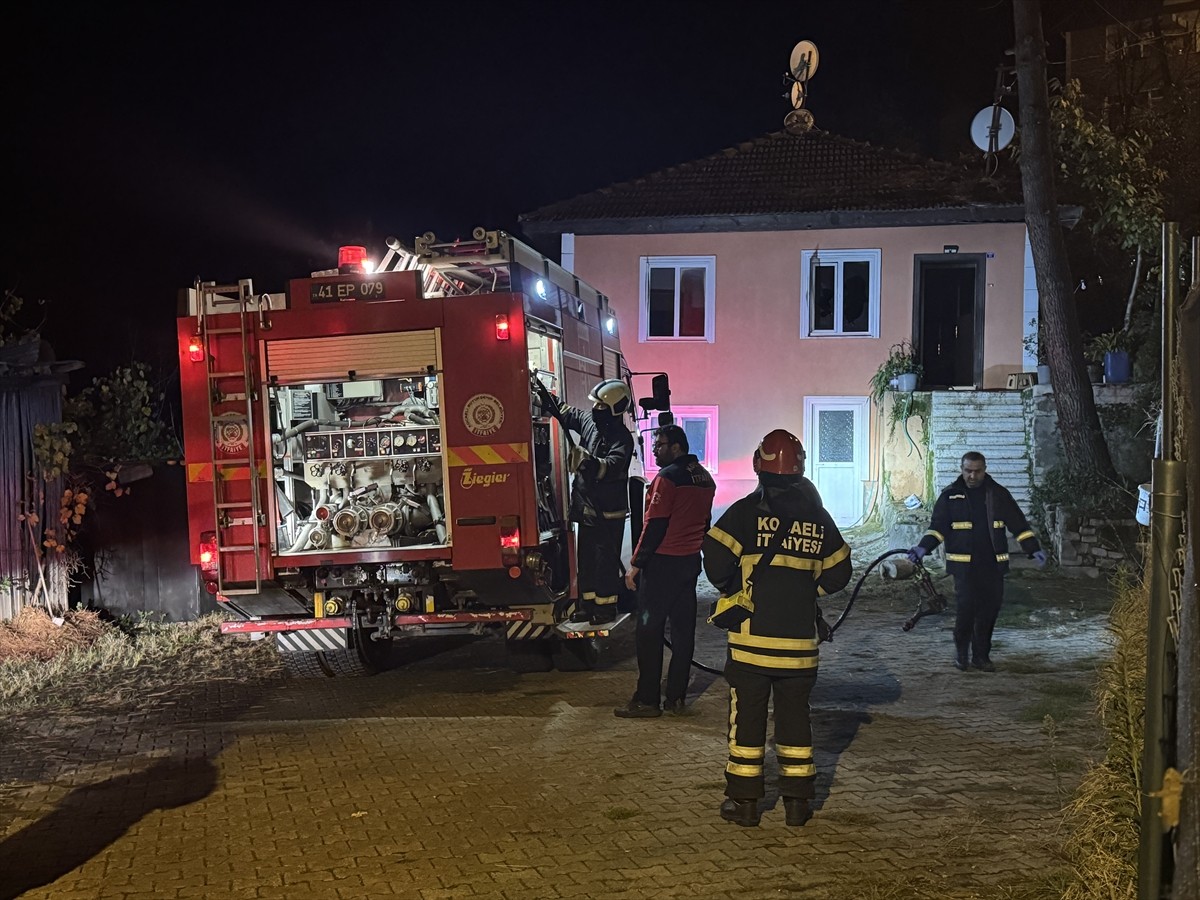 Kocaeli'de Yangın: Dumandan Etkilenen Kadın Hastaneye Kaldırıldı