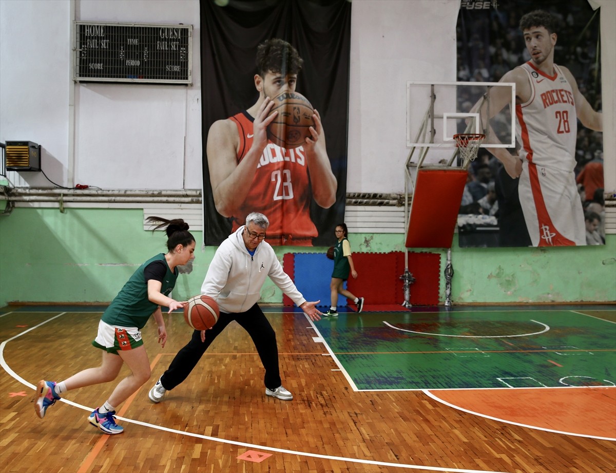 Salim Taslı, Yeni Basketbol Yeteneklerini Keşfetmek İçin Çalışıyor