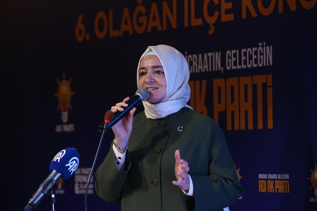 AK Parti Genel Başkan Yardımcısı Kaya, Sakarya'da Kongrelerde Konuştu