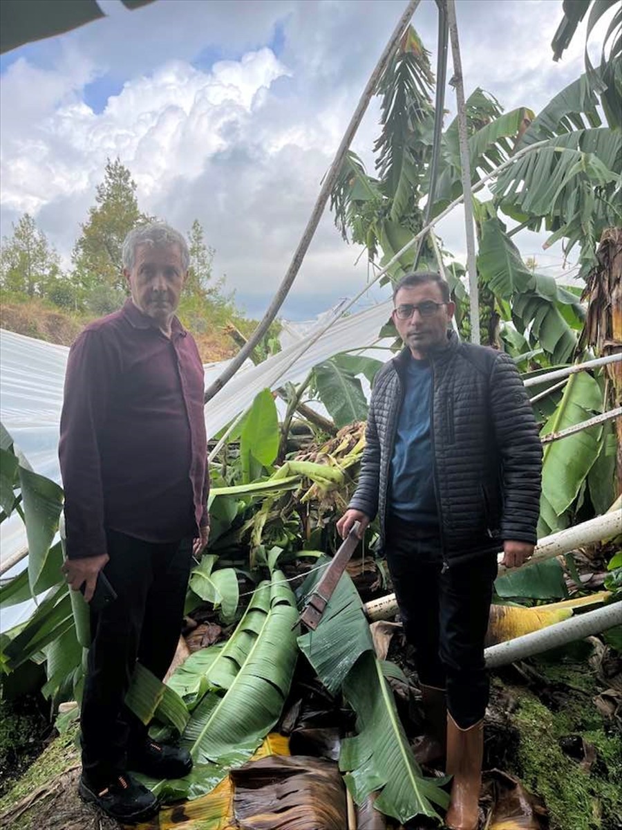 Antalya'da Şiddetli Hava Koşulları Seralarda Hasara Yol Açtı