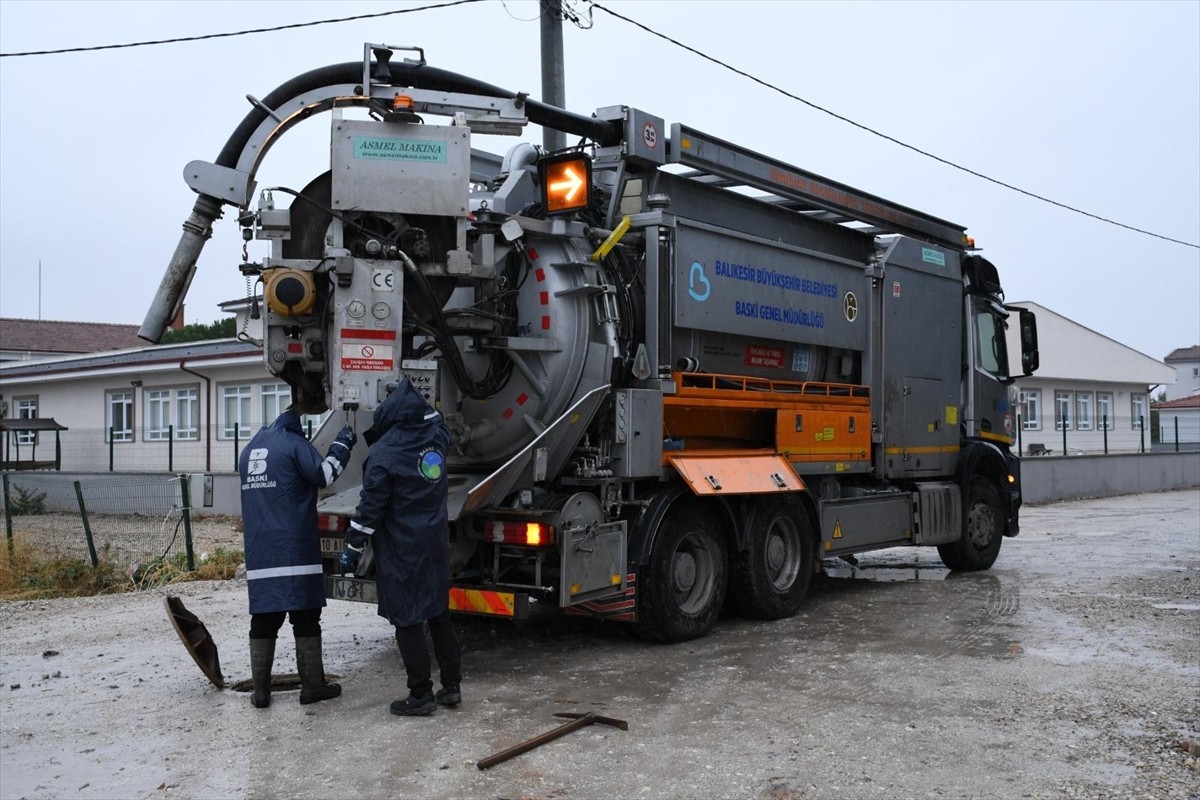 Balıkesir'de Sağanak Yağışların Yol Açtığı Sorunlara Hızla Müdahale