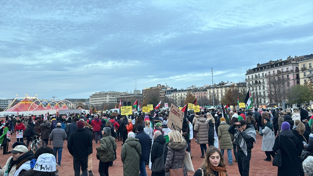 Cenevre'de İsrail'in Saldırılarına Karşı Protesto