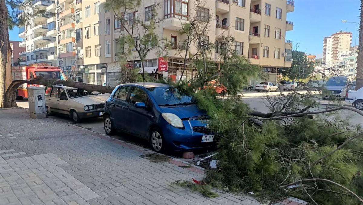 Mersin'de Şiddetli Rüzgarın Vurduğu İşçi Tesisi: Bir Ölü, Bir Yaralı