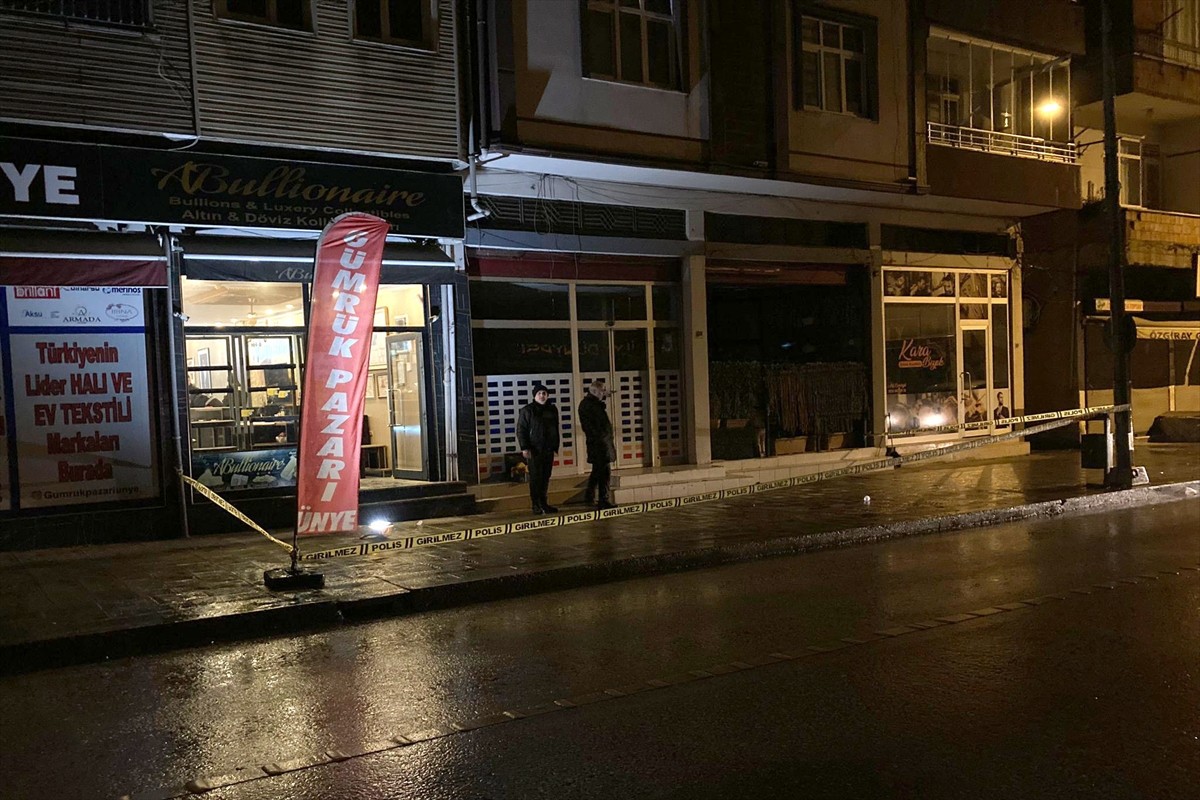 Ünye'de Kuyumcu Dükkanına Tabanca İle Saldırı