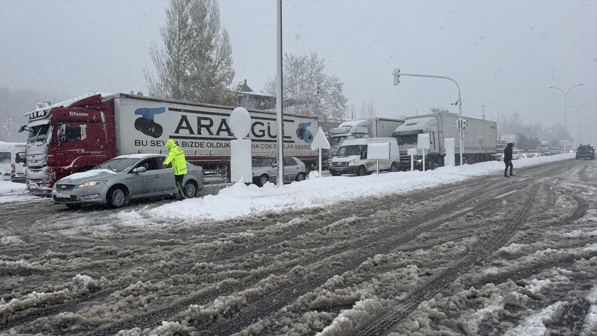 Kahramanmaraş-Kayseri Kar Yolu Ulaşıma Kapandı