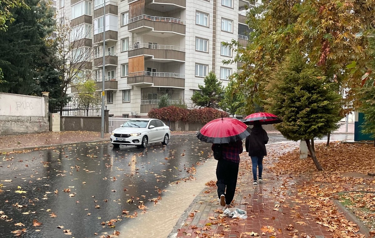 Şanlıurfa'da Sağanak Yağış Hayatı Olumsuz Etkiledi