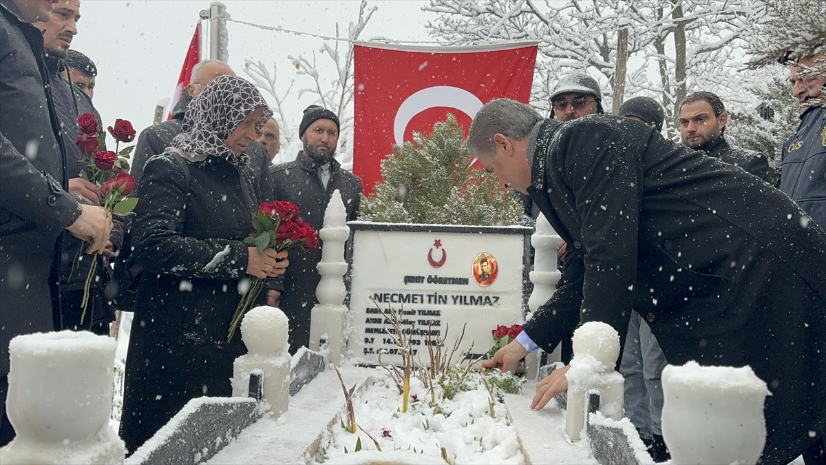 Şehit Öğretmen Necmettin Yılmaz Mezarı Başında Anıldı