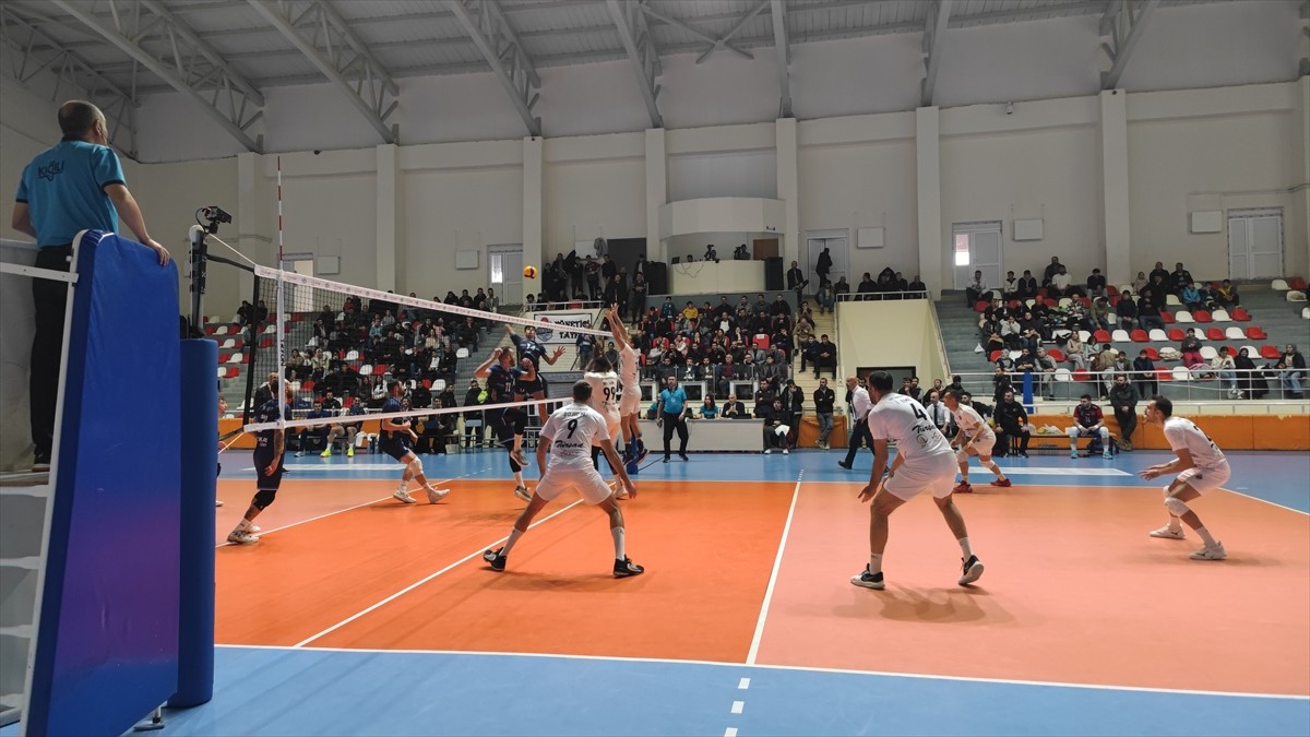 TÜRŞAD, Arkas Spor'u Yendi: Voleybol Mücadelesi