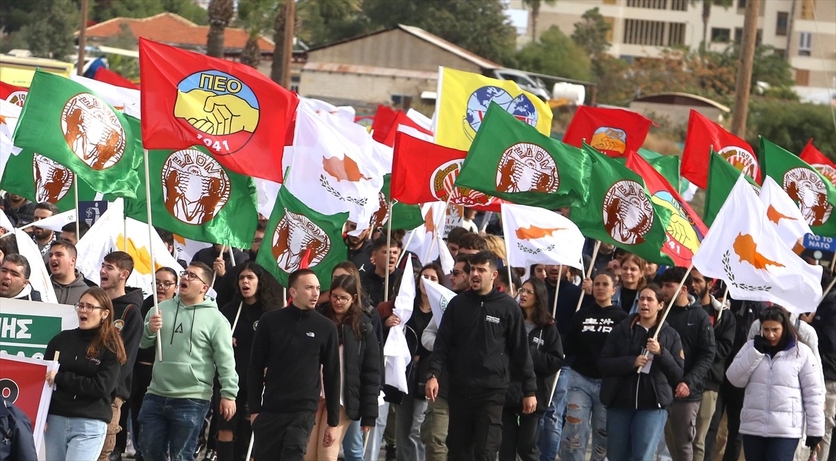 Güney Kıbrıs'ta ABD Askeri Varlığına Protesto