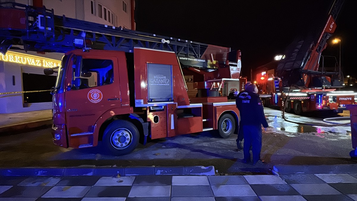 Gaziantep'te Mobilya Deposunda Yangın