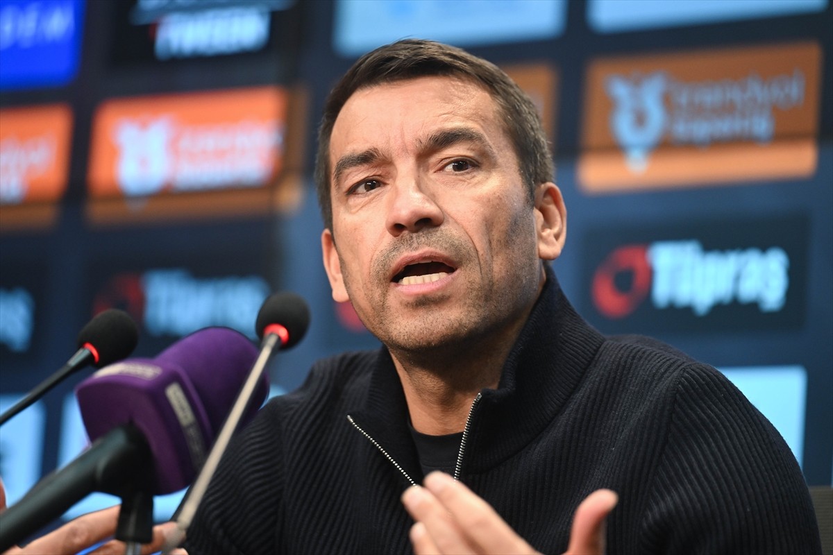 Beşiktaş'ta Giovanni van Bronckhorst Sonuçları Değerlendiriyor