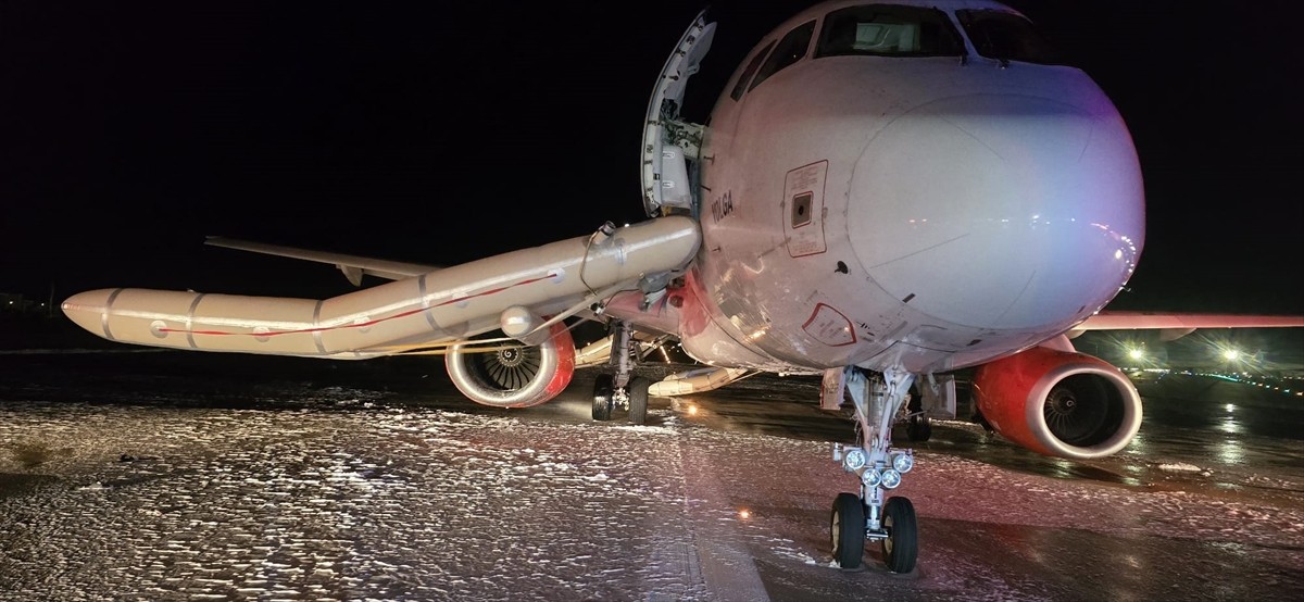 Rusya-Antalya Uçuşunda Yangın: 87 Yolcu Güvenle Tahliye Edildi