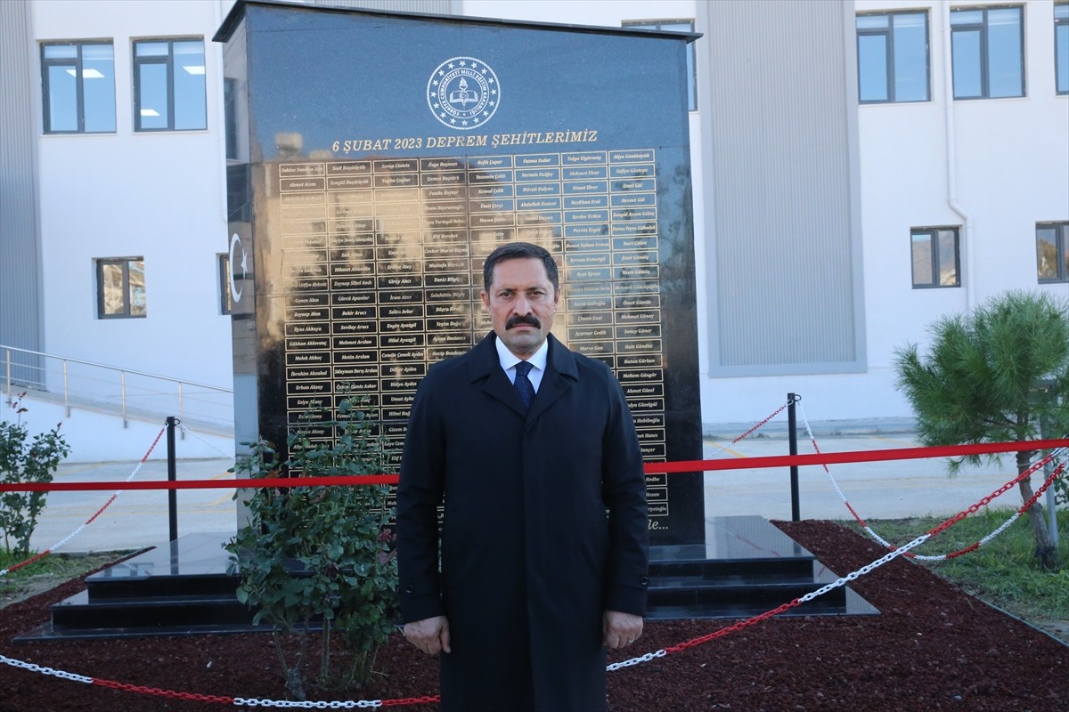 Hatay'da Depremde Hayatını Kaybeden Öğretmenler Anısına Anıt