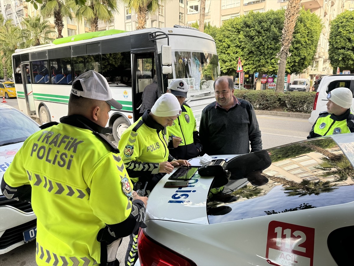 Adana'da Toplu Taşıma Araçlarına Sivil Trafik Denetimi